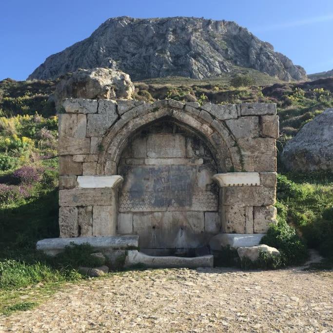 Aνεξάρτητη Παραδοσιακή Πέτρινη Κατοικία Corinth Eksteriør bilde